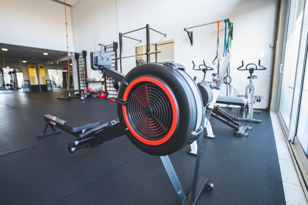 Ζώνη cardio με κωπηλατική και functional εξοπλισμό